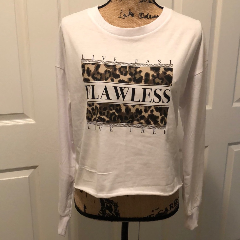 LONG-SLEEVE CROP TOP